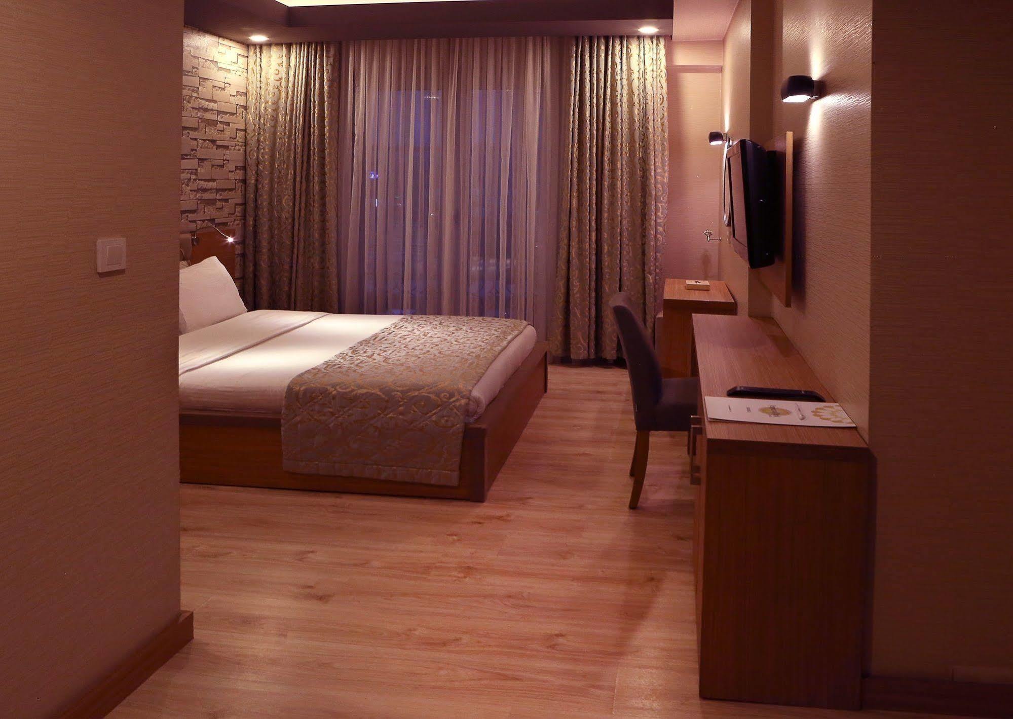 Imperial Park Hotel Izmit Bagian luar foto