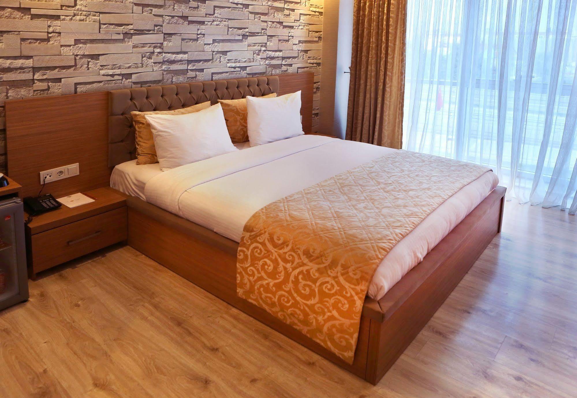 Imperial Park Hotel Izmit Bagian luar foto