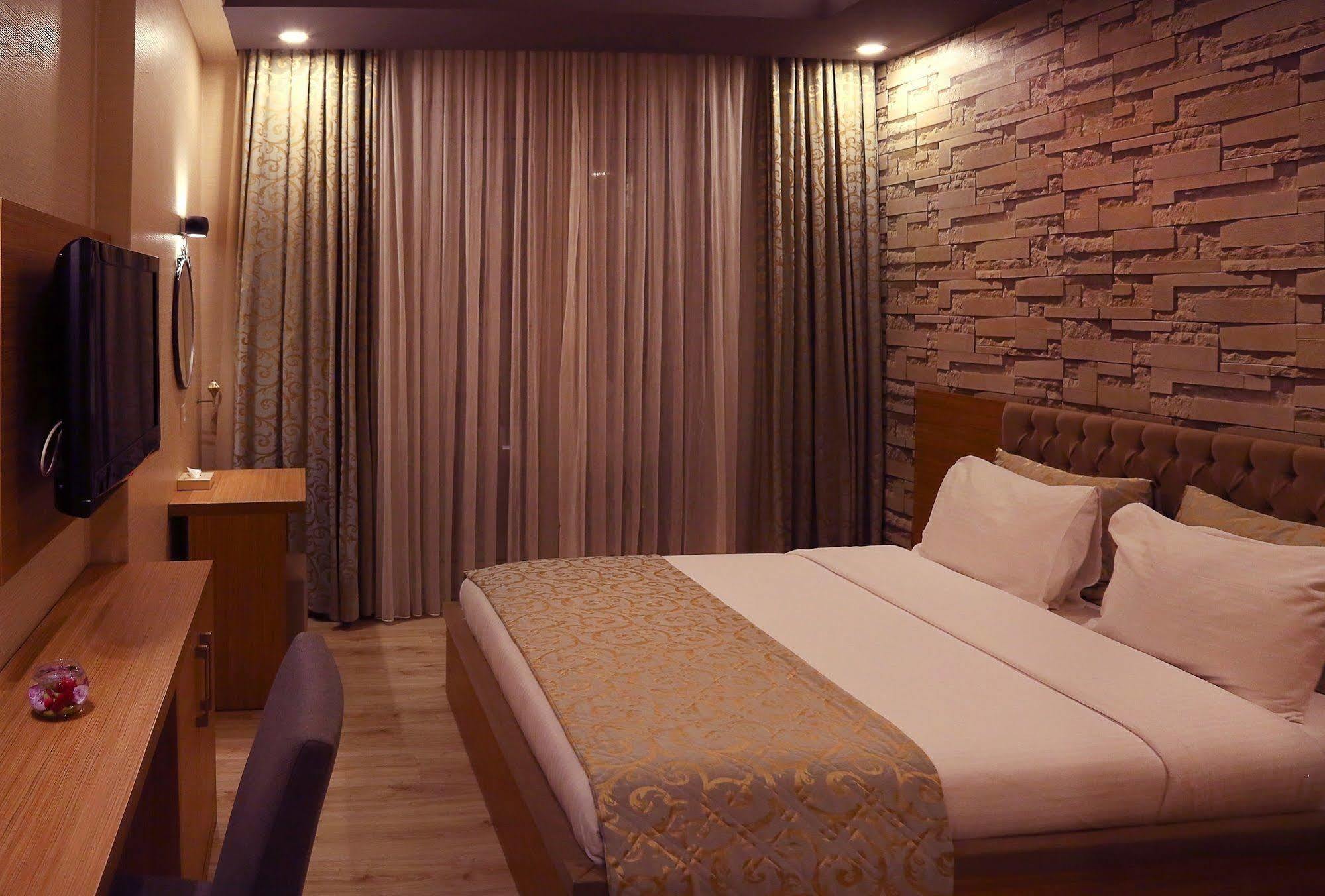 Imperial Park Hotel Izmit Bagian luar foto